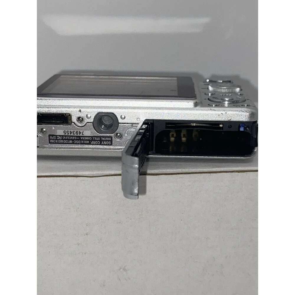 Sony Cyber-shot DSC-W130 8.1MP Digital Camera Parts/Repair Powers On LCD Cracked